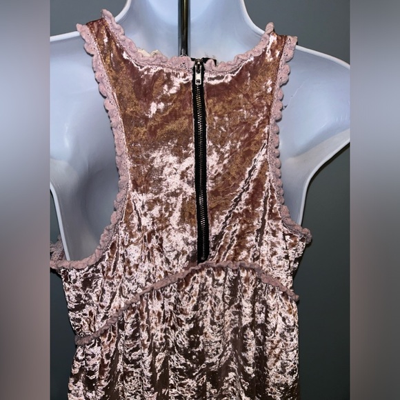 (S) POL Velvet Top - Picture 2 of 4